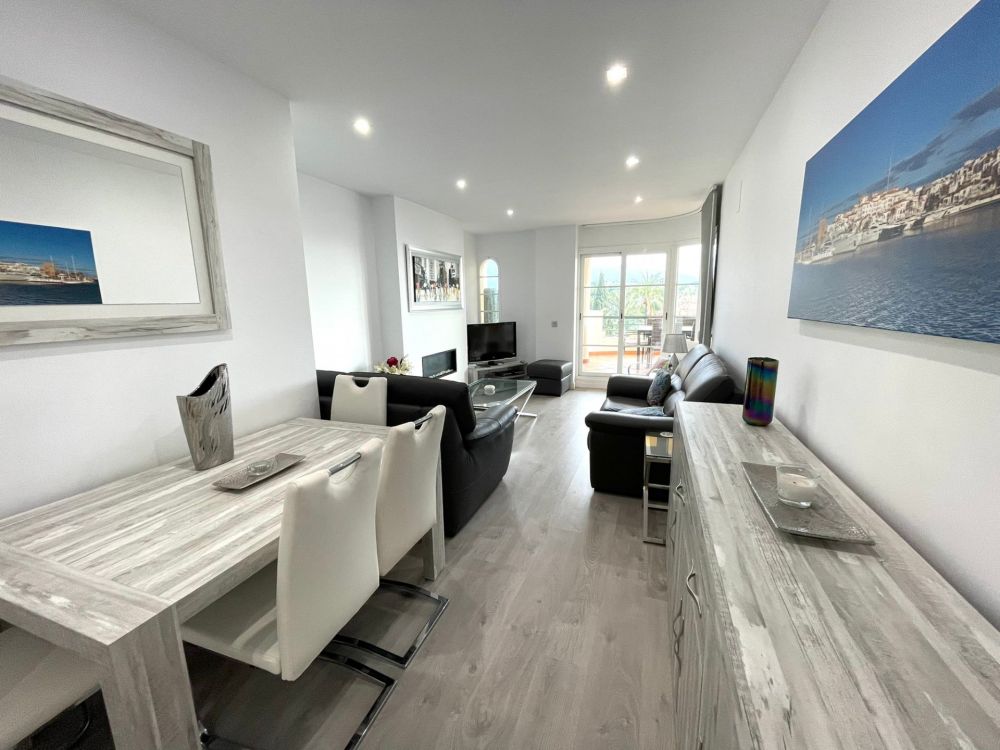 Elegante apartamento de 2 dormitorios en alquiler en Marbella con terraza