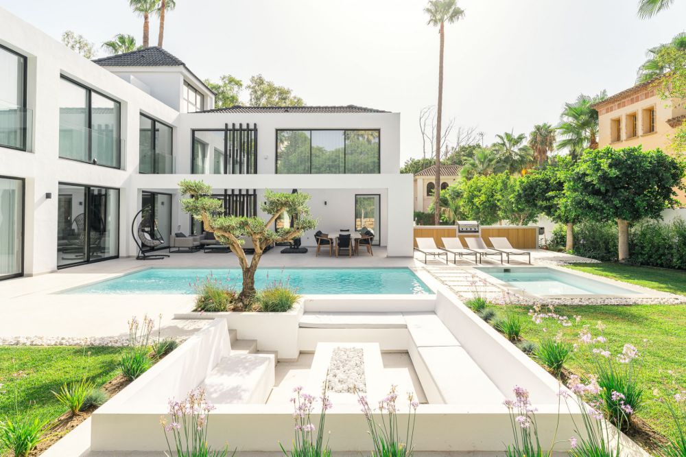 Villa Moderna de Lujo en Venta en Nueva Andalucía