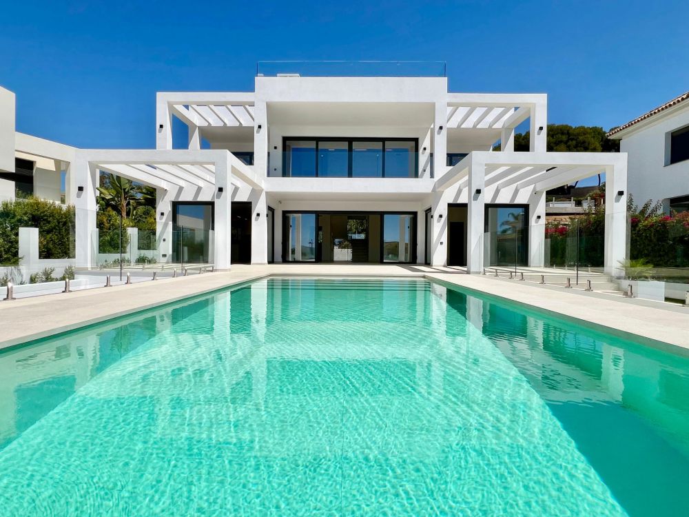 Villa Moderna de Lujo en Venta en Elviria