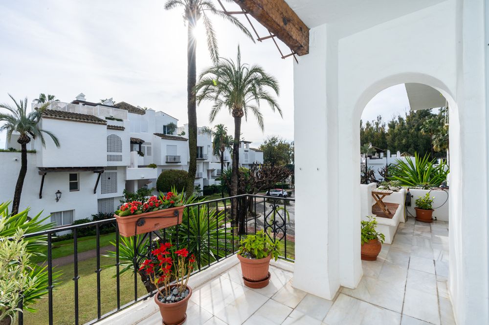 2 bed Apartment for Sale in Alcazaba Beach, Estepona