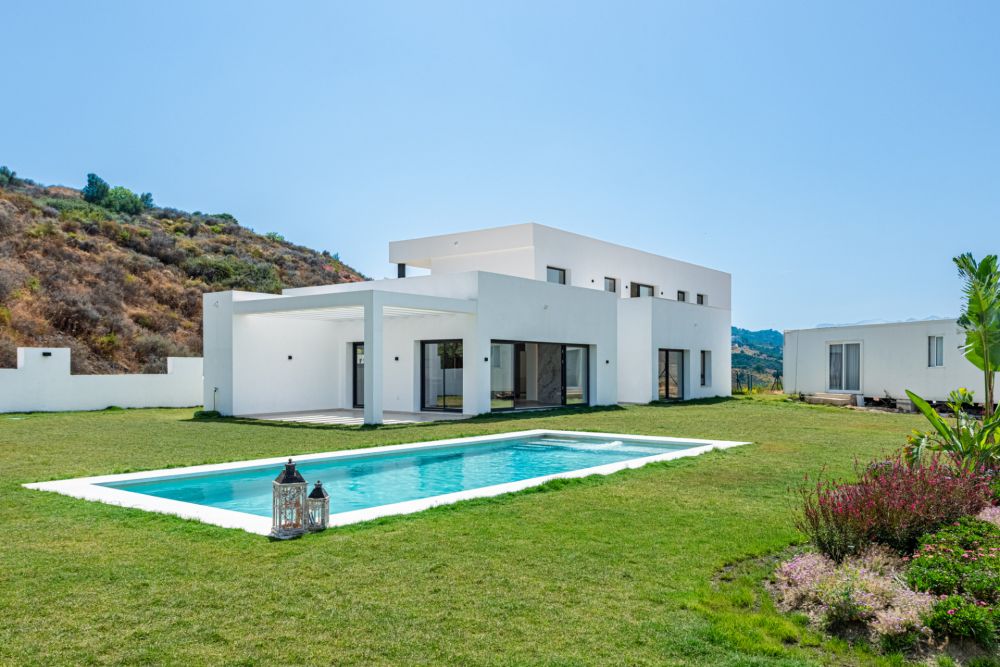 Luxury Modern Villa for Sale in La Cala de Mijas with Panoramic Mountain Views