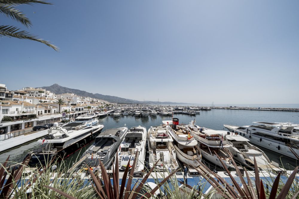 Dúplex Moderno de Lujo en Venta en Puerto Banús, Marbella