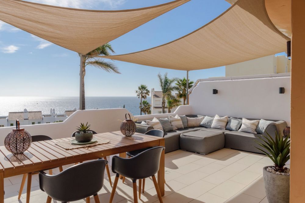 Elegant 3-bedroom apartment for rent in Bahía de Casares, Casares