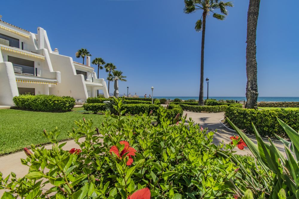 Luxury Beachfront Townhouse for Sale on the Golden Mile, Marbella with stunning sea views