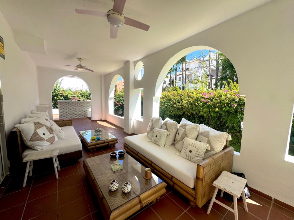 Charming apartment with terrace, garden and pool.