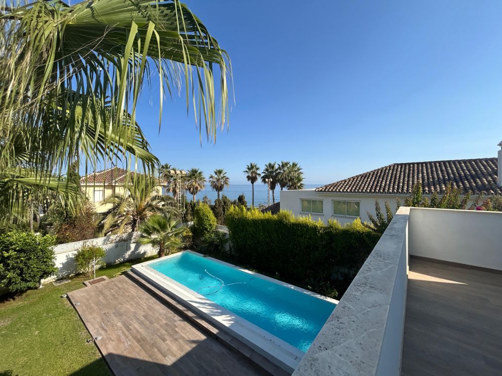 4-bedroom villa with stunnin sea views for sale in Marbesa, Marbella