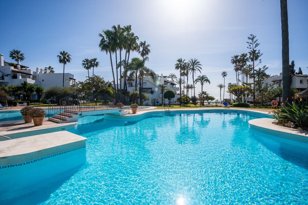 Stunning penthouse for sale in Estepona beachfront