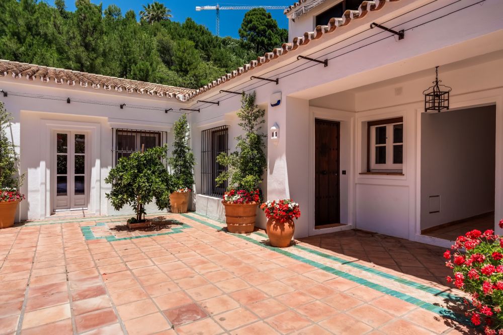Exclusive anadlusian apartment for sale in La Zagaleta, Benahavis