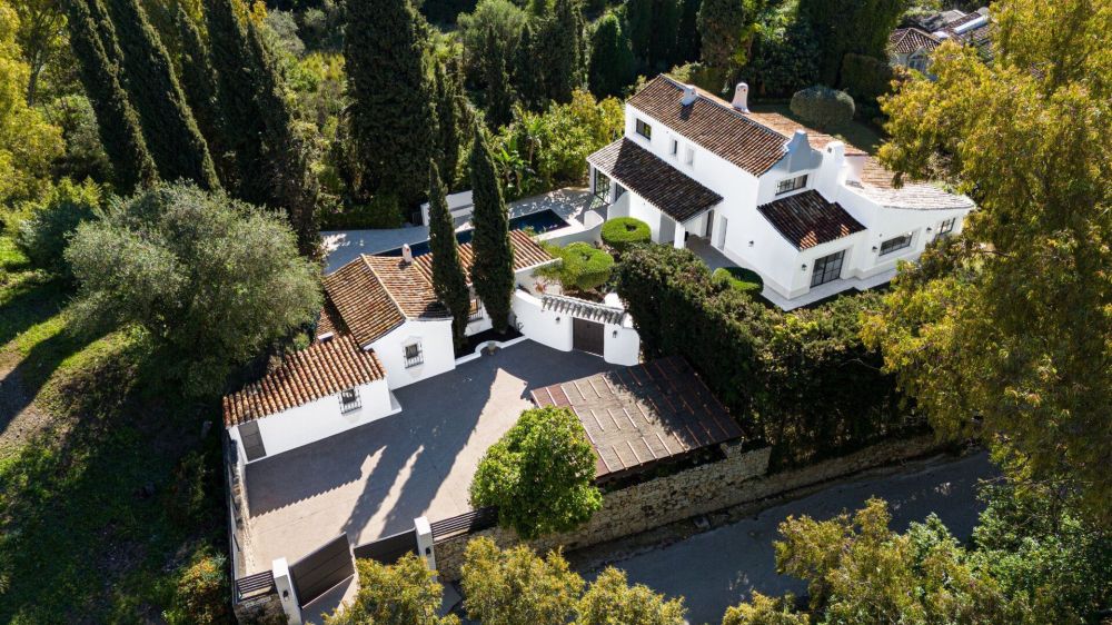 Impresionante villa moderna de 5 dormitorios con piscina y jardín