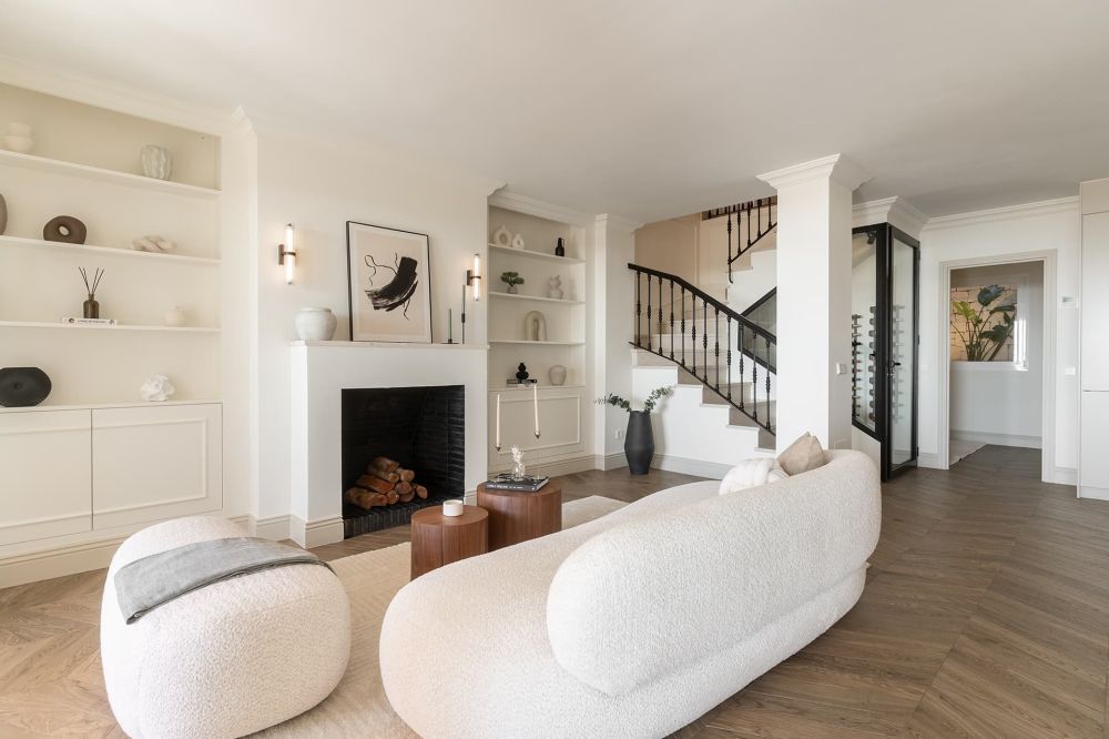 Elegante casa adosada renovada en venta en Marbella