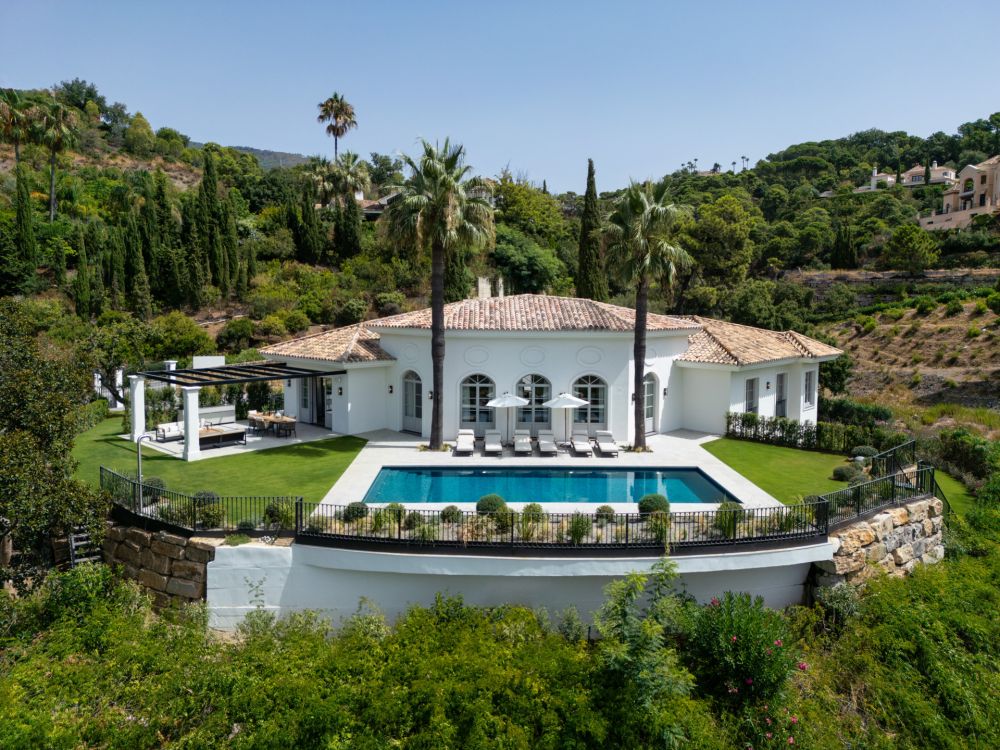 Luxury contemporary villa for sale in the prestigious La Zagaleta, Benahavis
