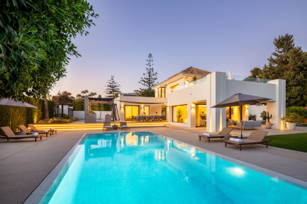 Modern luxury villa for sale in Nueva Andalucia, Marbella with private gym