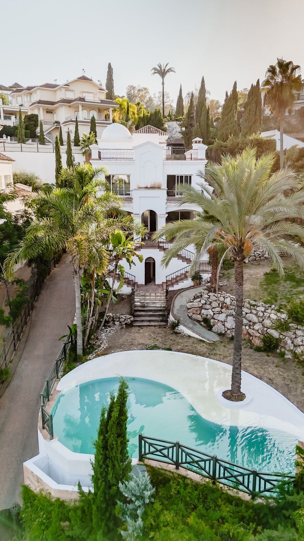 Majestic 5 bedroom villa in El Herrojo, Benahavis