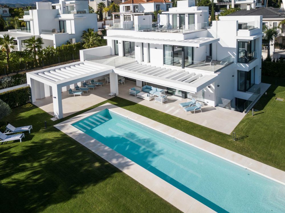 Luxury contemporary villa for sale in Los Flamingos, Benahavís