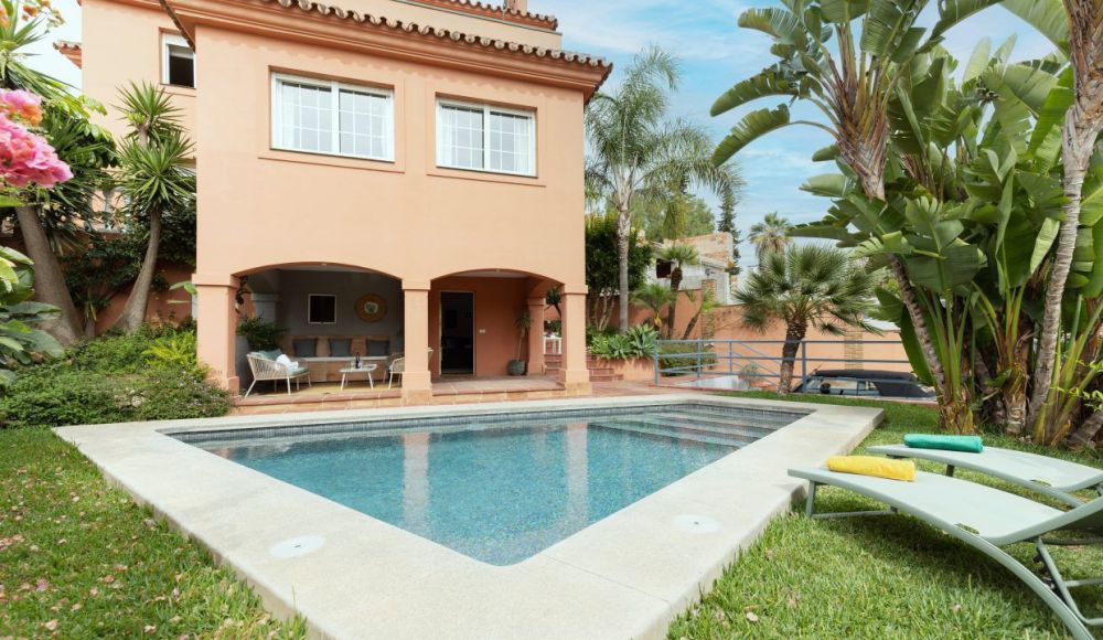 4 bedroom Villa with private pool walking distance to Puerto Banus, Marbella