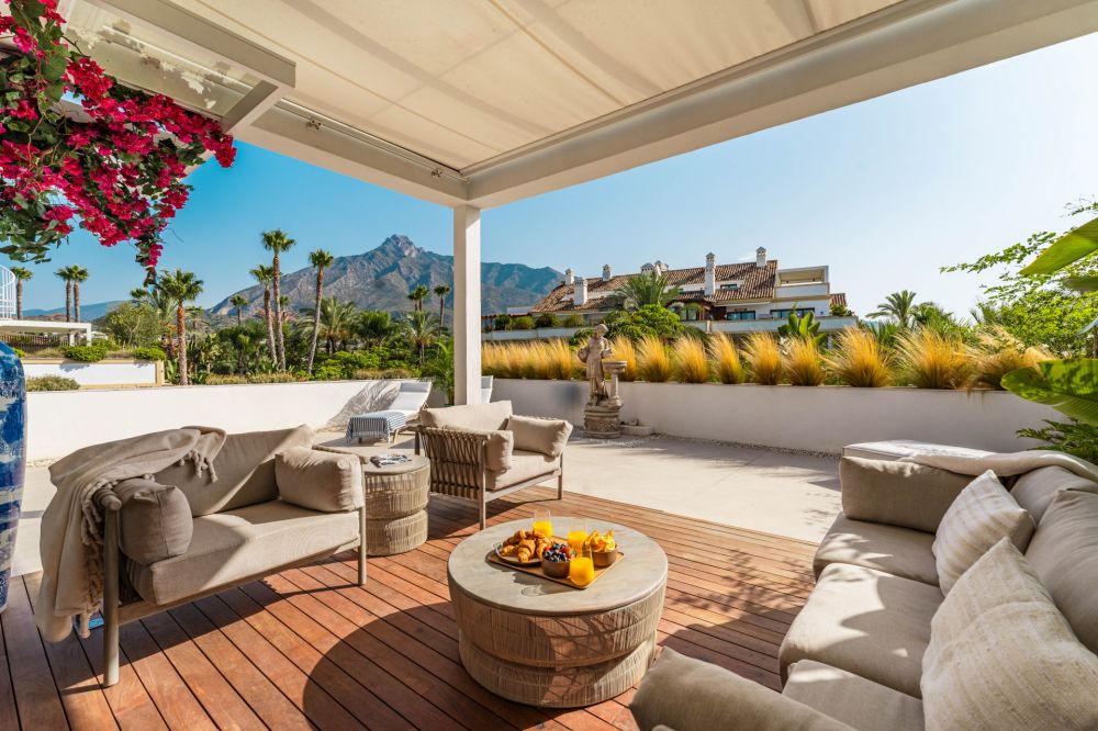 Elegant duplex penthouse for sale on the Golden Mile, Marbella