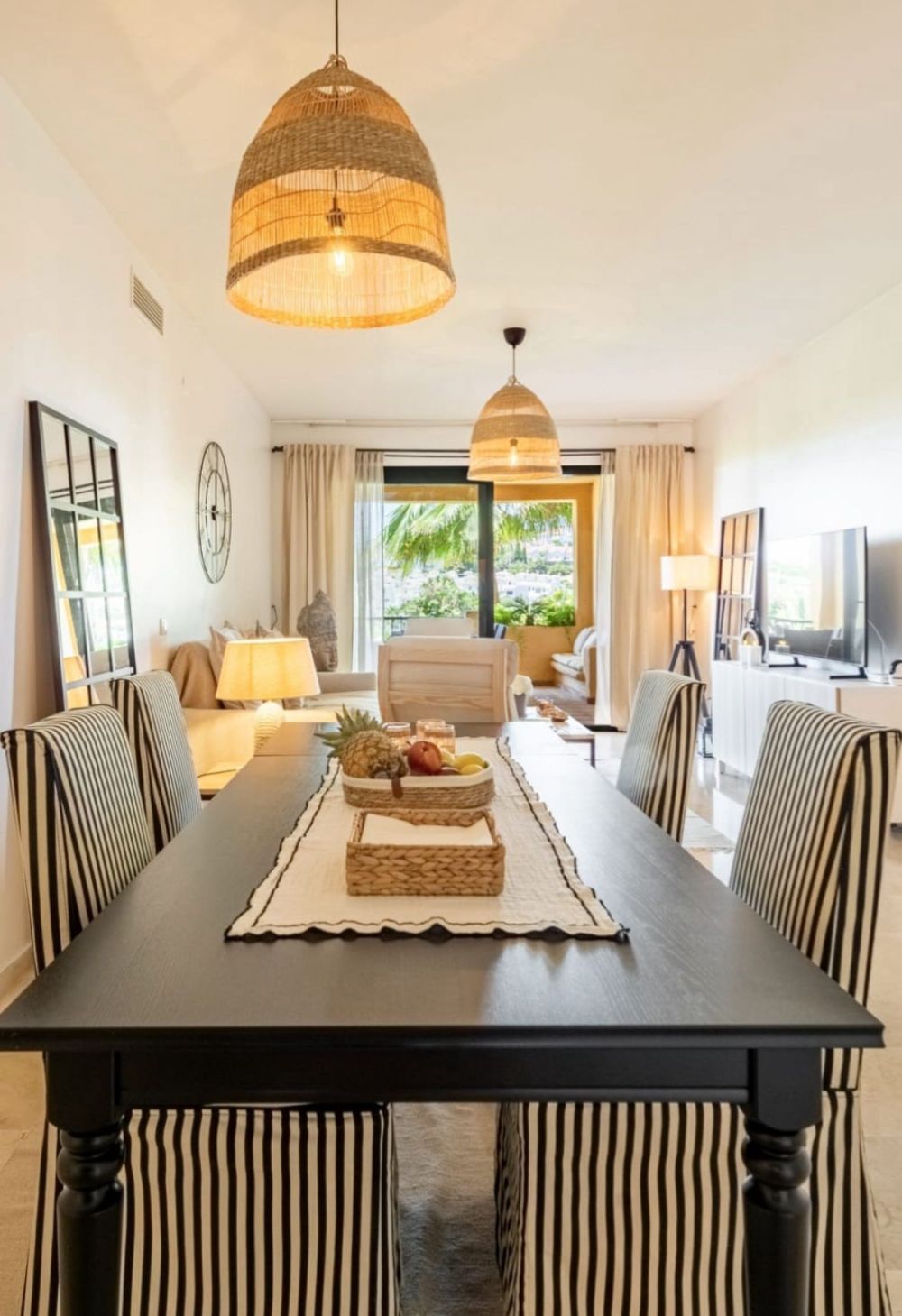 Bright 2-bed apartment with terrace and views