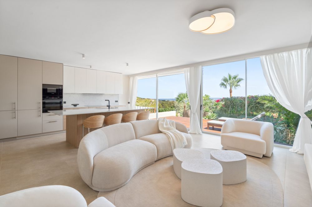 Luxury contemporary apartment for sale in Les Belvederes, Nueva Andalucia Marbella