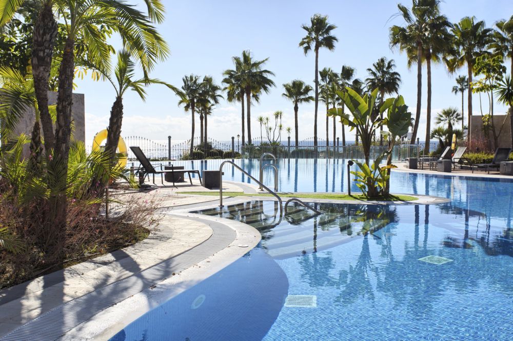 Elegant beachfront apartment for sale in Estepona’s New Golden Mile