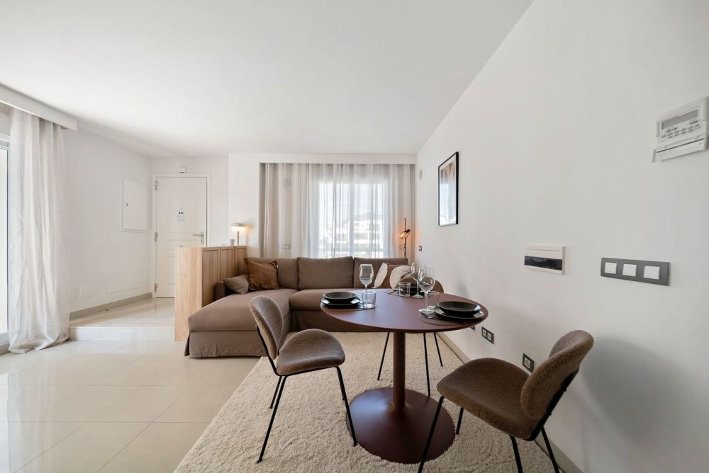 Modern 1-bedroom apartment with terrace and sunlight