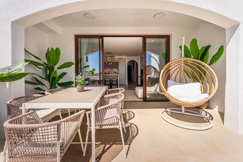 Contemporary luxury townhouse for sale in Benahavis