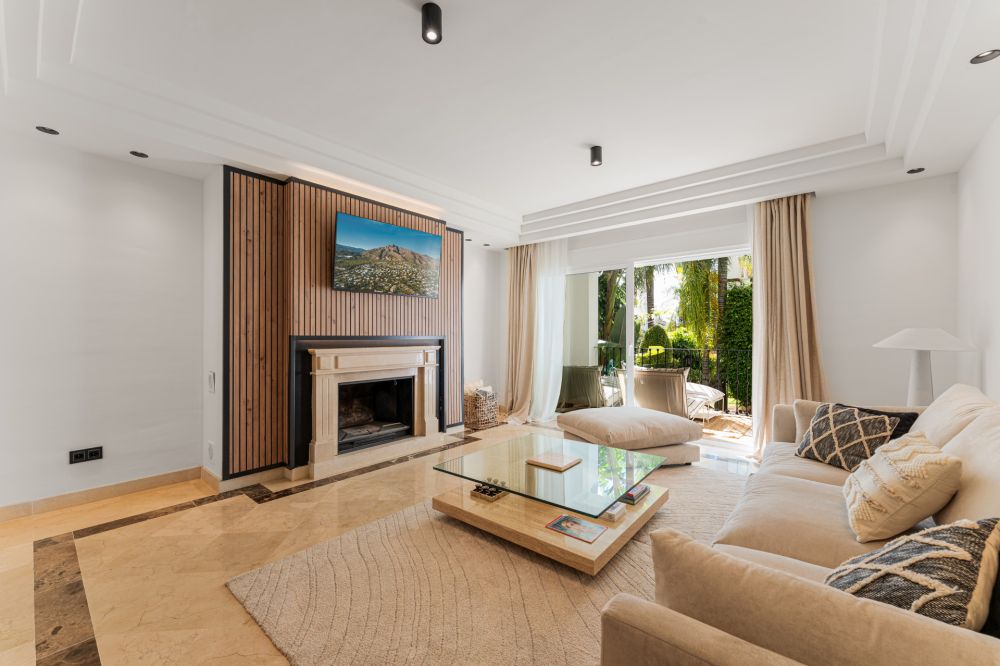 Elegant luxury apartment for sale on the Golden Mile, Marbella