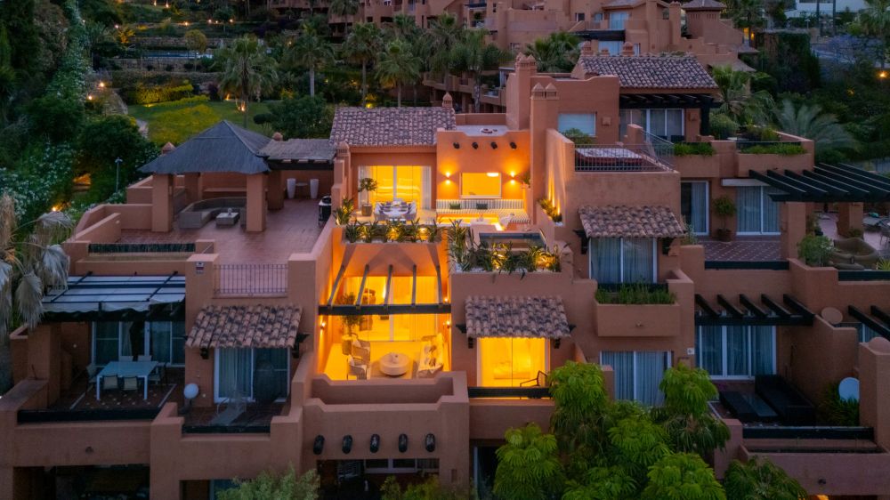 Exclusivo ático dúplex contemporáneo en venta en Nueva Andalucía