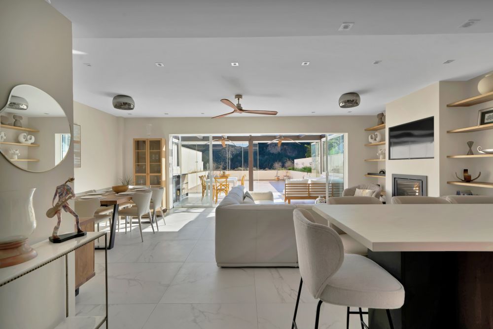 Spacious renovated townhouse for sale in Benahavís.