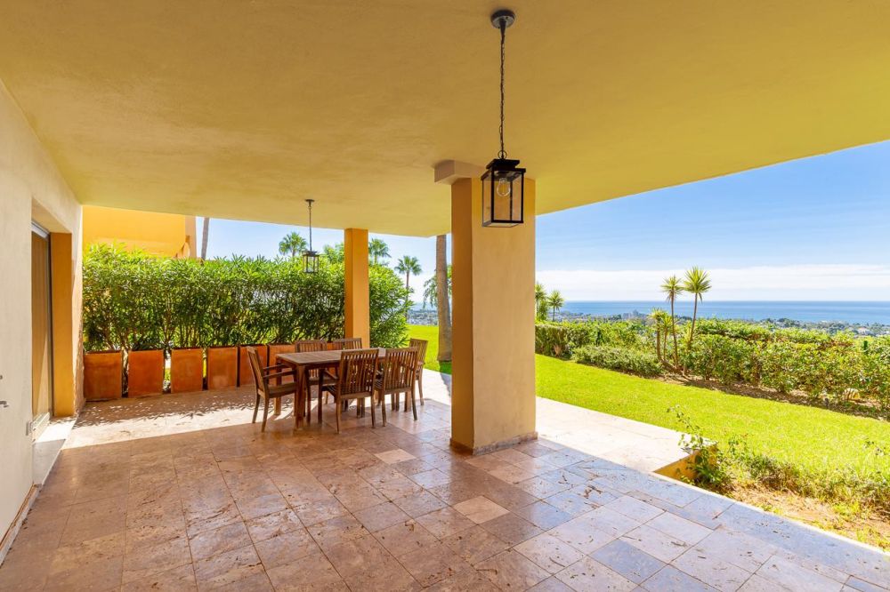 2-Bedroom Ground Floor Apartment with Sea Views in Benahavís