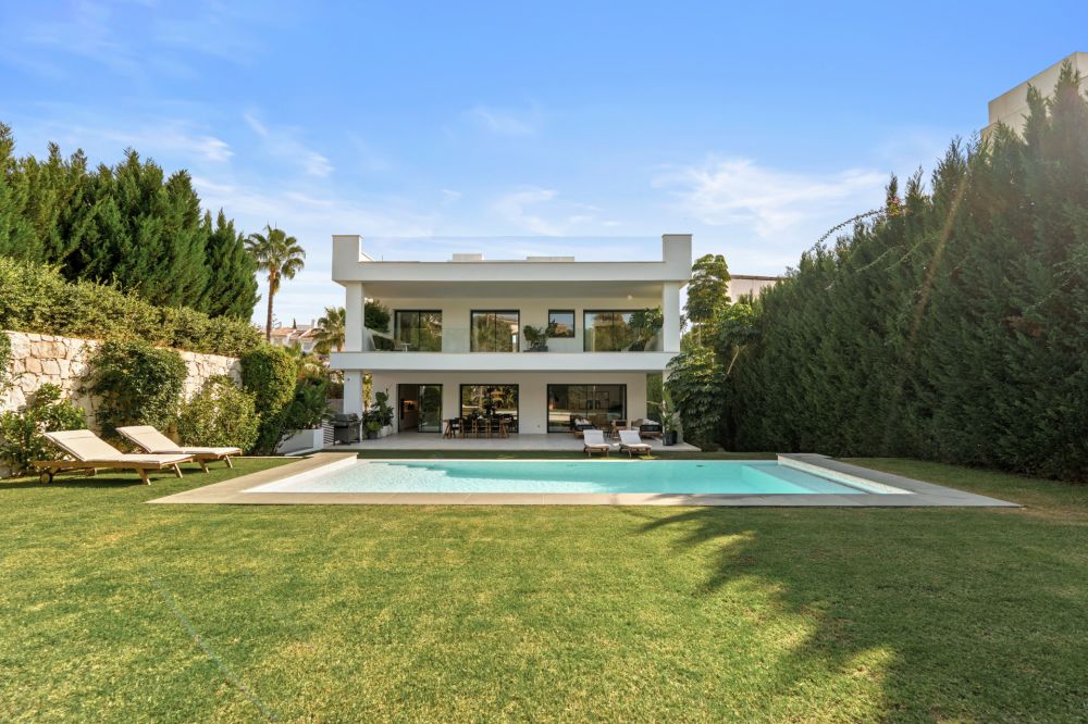 Exclusive modern villa for sale in Puerto Banus, Marbella