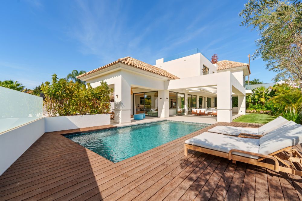 Modern villa for sale in San Pedro, Marbella with private gym and sauna