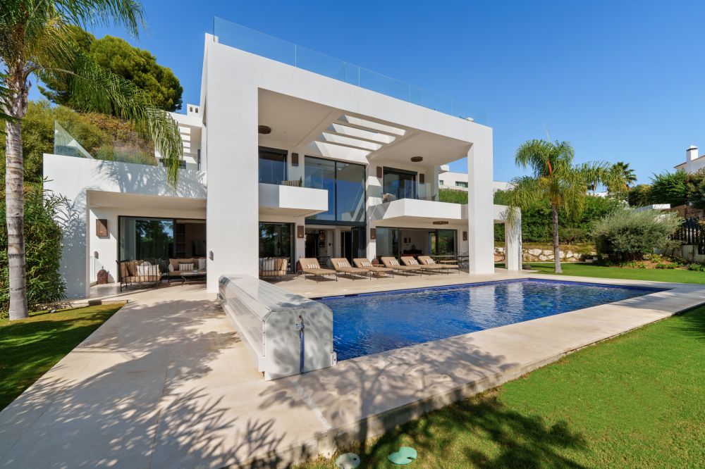 Modern Mediterranean villa for sale in Nueva Andalucia, Marbella with private gym