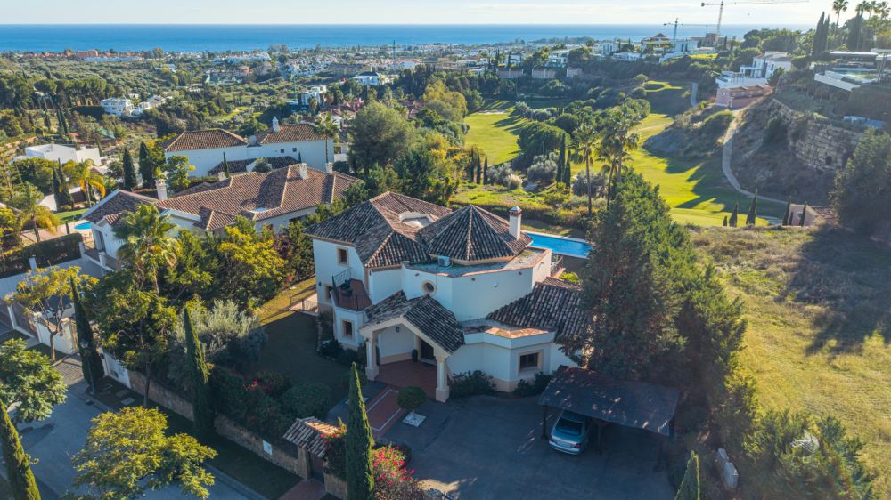 Frontline golf villa for sale in Los Flamingos, Benahavis