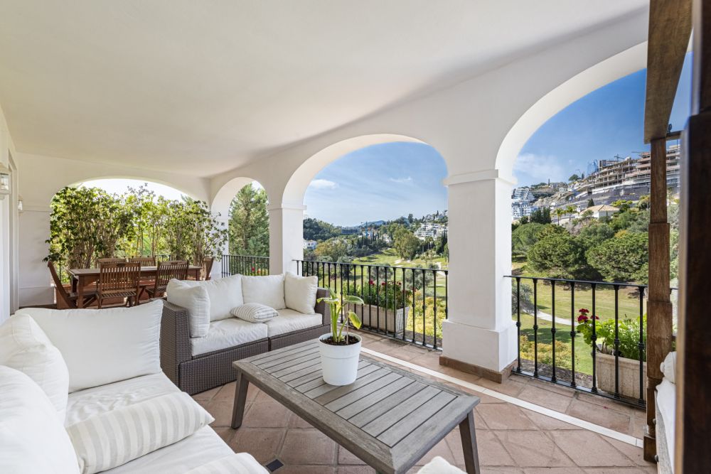 Espaciosa villa en primera línea de golf en venta en La Quinta, Marbella