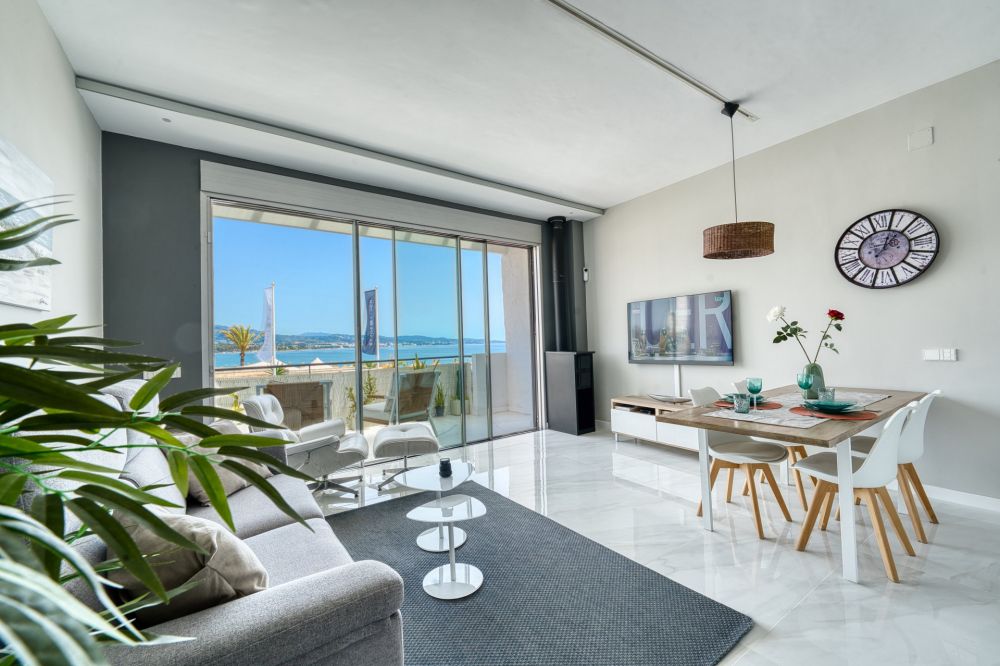 Luxury frontline beach Apartment for Sale in Puerto Banús, Marbella