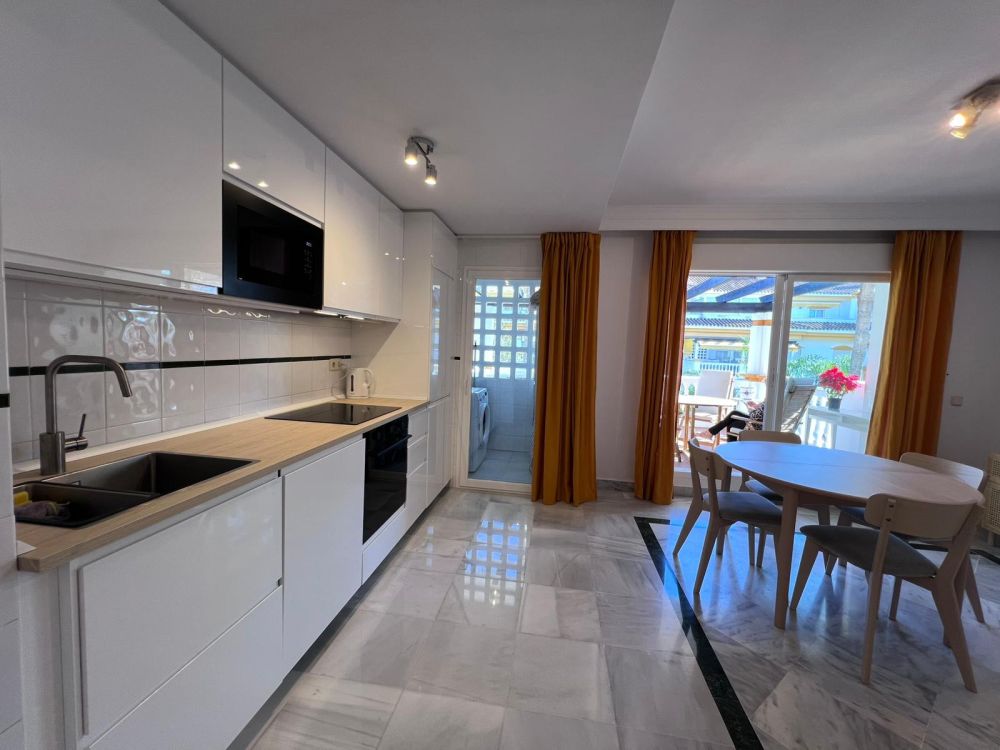 Two-bedroom apartment with mountain-view terrace