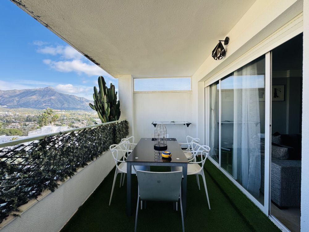 Stunning 2-Bedroom Apartment with La Concha Views – Nueva Andalucía