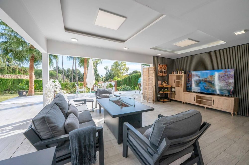 Luxury 8-Bedroom Villa in Benahavís