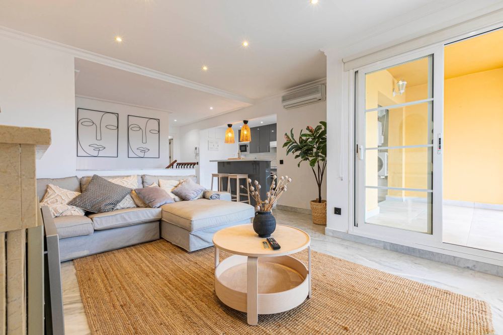 Moderno apartamento dúplex en venta en Marbella