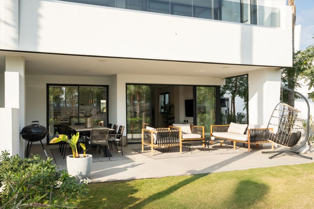 Moderno apartamento de 3 dormitorios en venta en Altos de Estepona