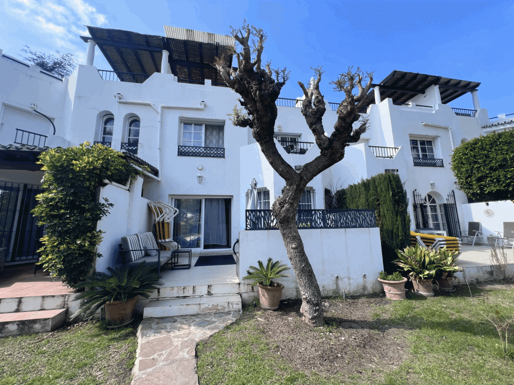 FOR RENT – SPACIOUS 4 BEDROOM TOWNHOUSE IN SOLEUROPA, NUEVA ANDALUCÍA