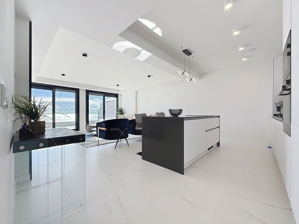 Apartamento de 2 dormitorios con vista al mar impresionante