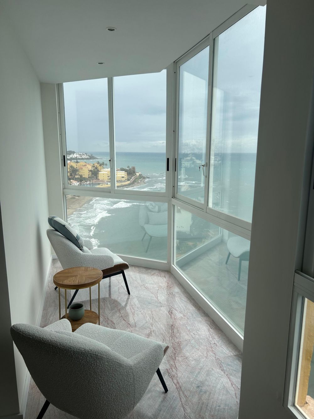 Modern seaside apartment with panoramic views in Sitio de Calahonda