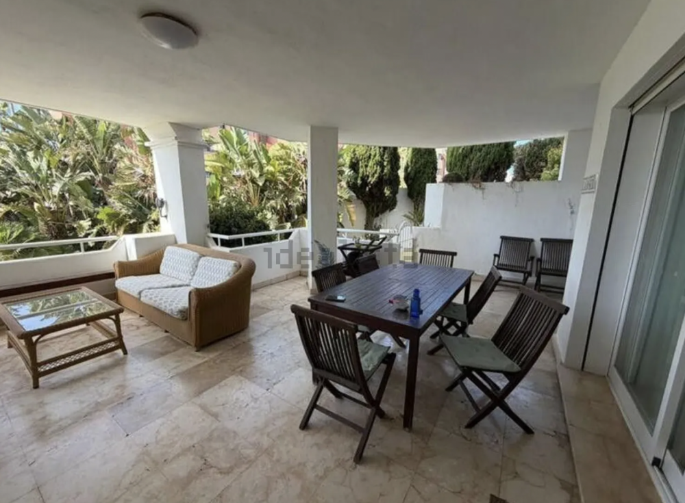 Apartamento frente a la playa en Puerto Banús