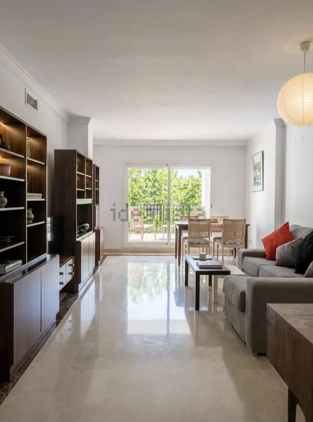 Espacioso apartamento de 2 camas con gran terraza cerca de la playa