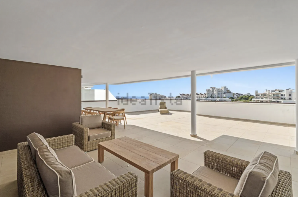 Bright 3-Bed Apartment with Large Terrace in Estepona