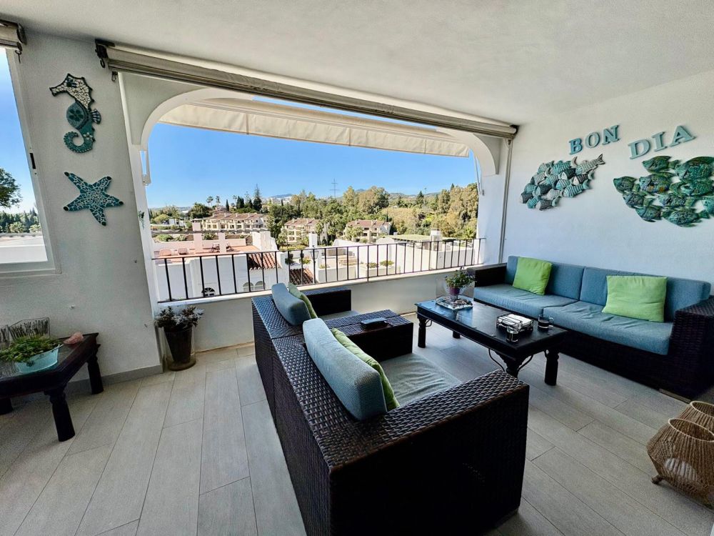 2 Bed Renovated Apartment in Los Balcones de La Quinta, Benahavis