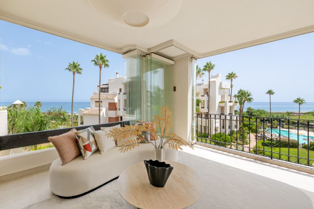 2-Bed Apartment with Large Terrace in Bahía del Velerín, New Golden Mile