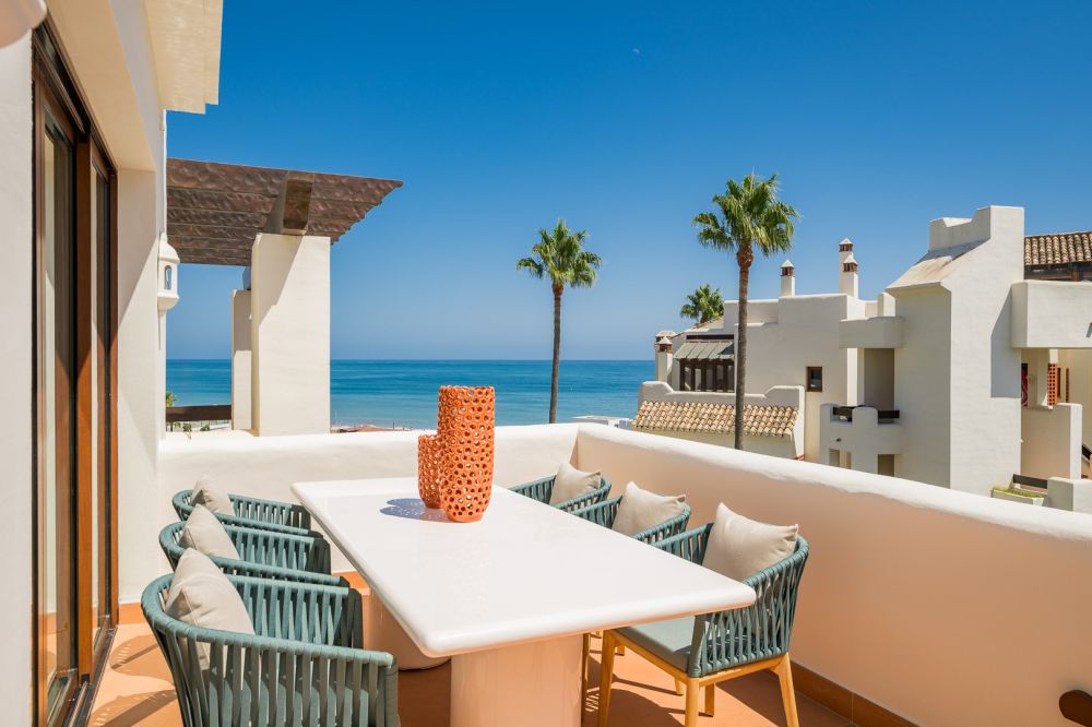 Stunning Penthouse with Private Solarium in Bahía del Velerín, Estepona