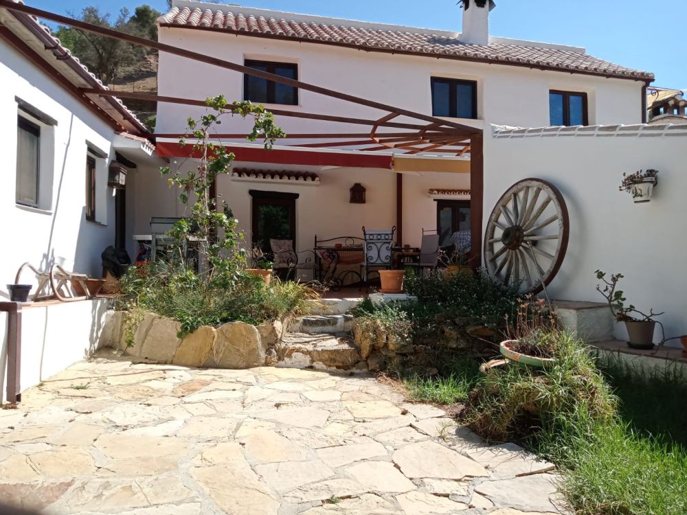 Finca de 4 dormitorios con piscina y vistas panorámicas en Casares
